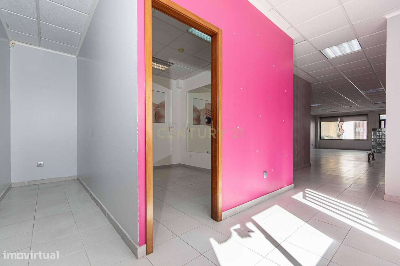 Loja para Venda em Casal de Cambra — Loja arrendada com Rentabilidade - Grande imagem: 5/19