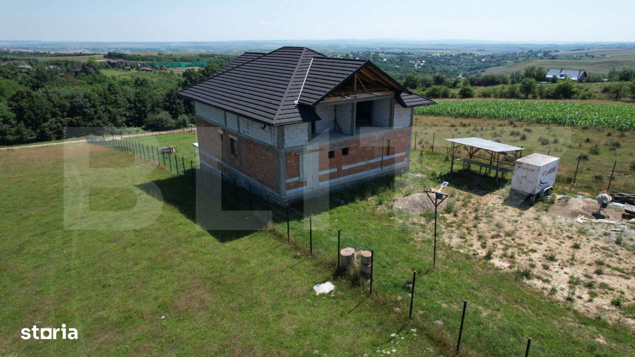 Pensiune la rosu, 370mp, Ciprian Porumbescu - Imagine principală: 2/9