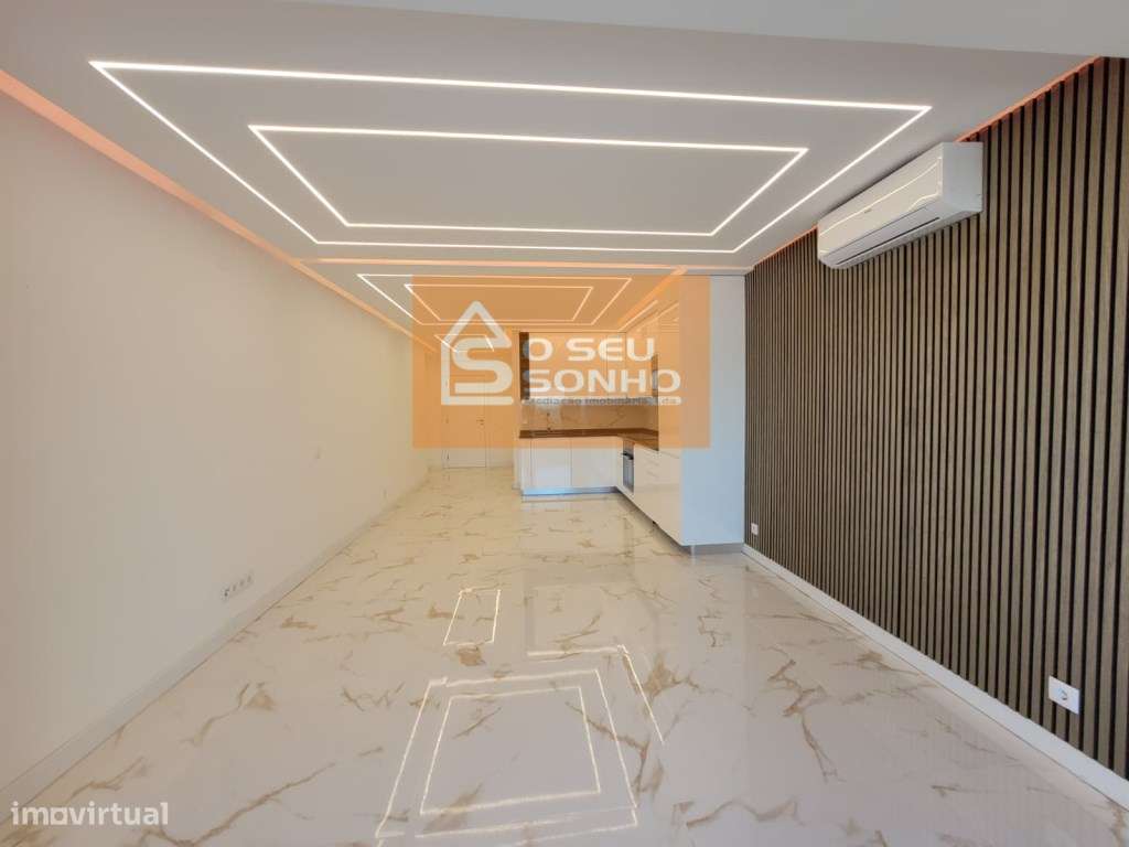 Apartamento T2 na Primeira Linha de Quarteira com Vista Mar-0