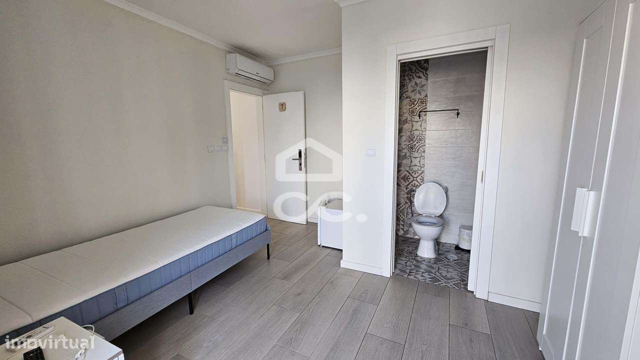 Alojamento com 10 quartos, pronto a rentabilizar, com obras recentes e-5