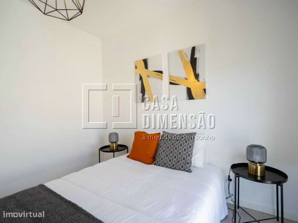 Apartamento T3 em Benfica com Varandas, Estacionamento e Totalmente...-24