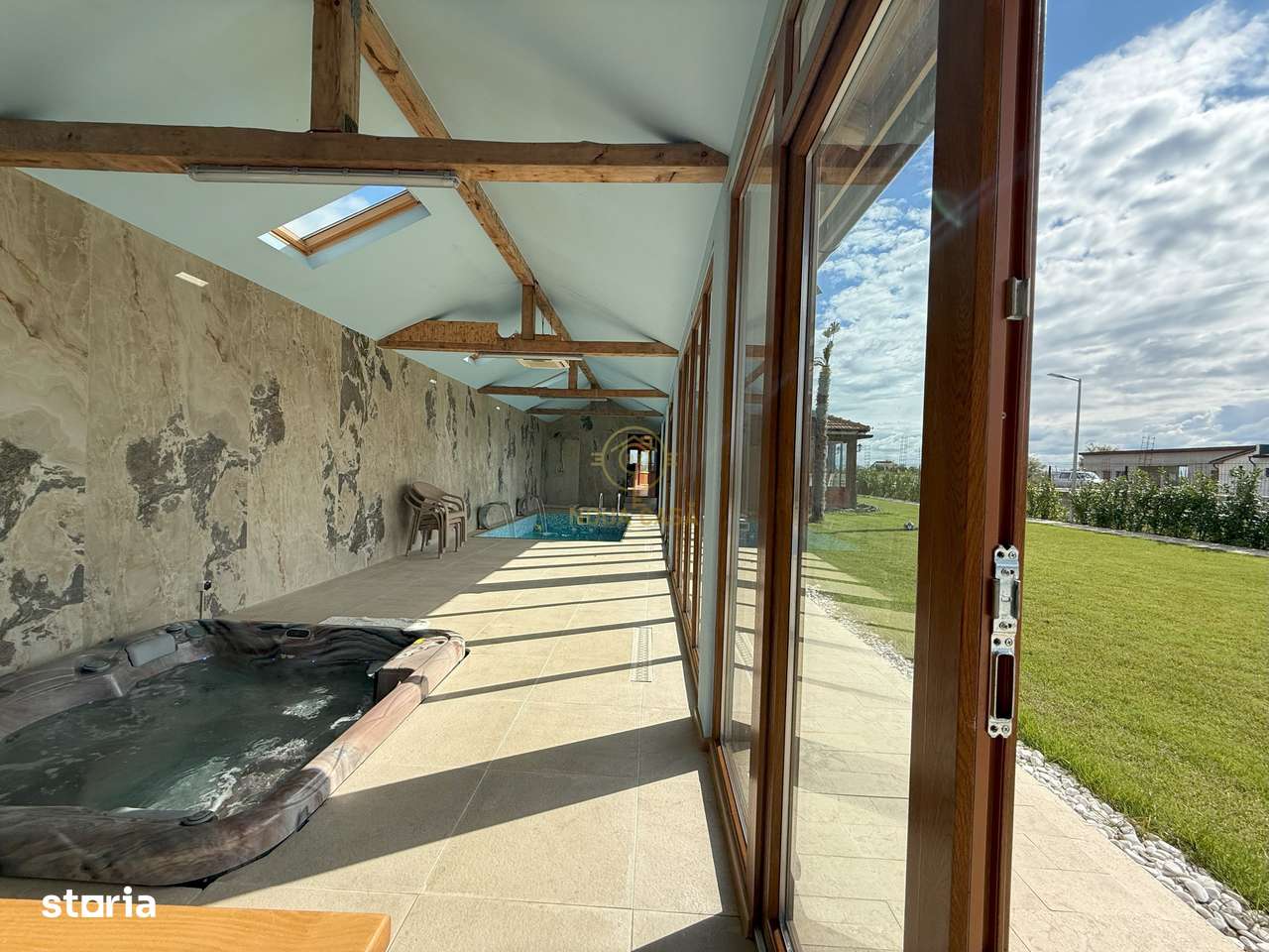 Vila de vanzare in APA-NORD  cu 2 Piscine/Zona de Relaxare/Acces lac-19