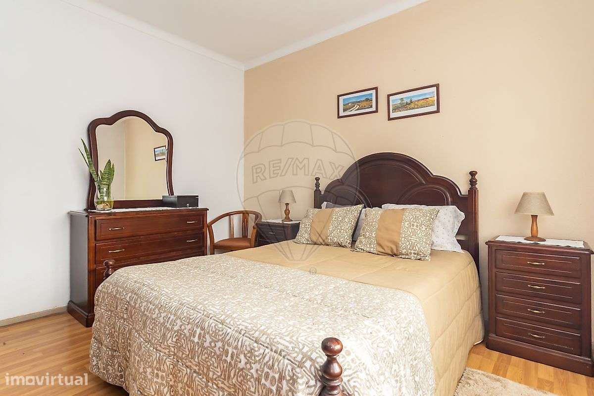 Moradia T5 + Moradia T2 | Terreno 3.717 m² | Azeitão-15