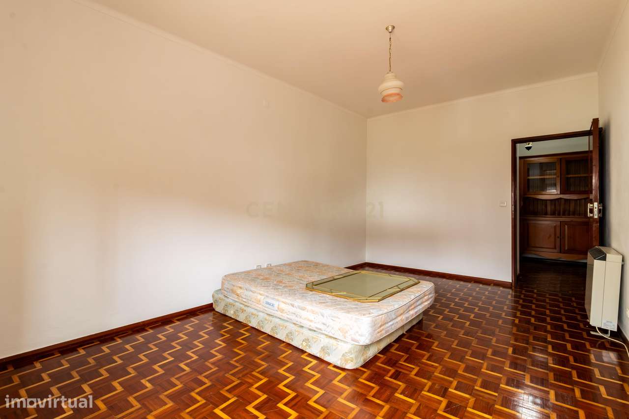 Apartamento T3 no 2.º Piso com Varanda – Mira de Aire – 171 m² - Grande imagem: 4/23