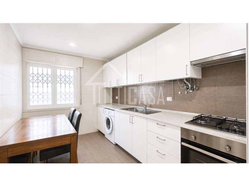 Apartamento T1 totalmente renovado em Olival Basto-12