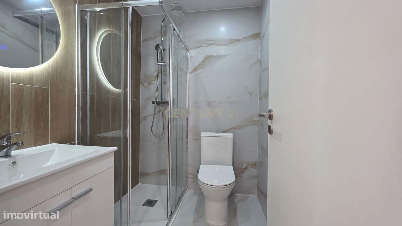T2 Totalmente Remodelado em Queluz – Pronto a Habitar-9