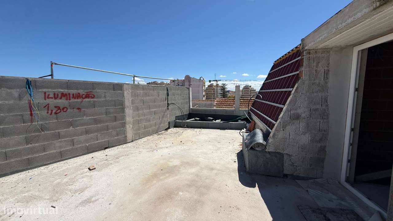 APARTAMENTO T2 Duplex  com terraço, como novo, Situado no Bairro No...-17