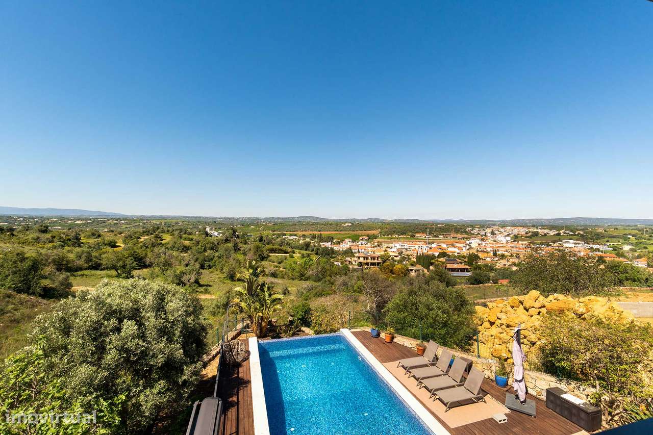 Moradia Encantadora com Piscina e Vistas Deslumbrantes sobre o Campo-22