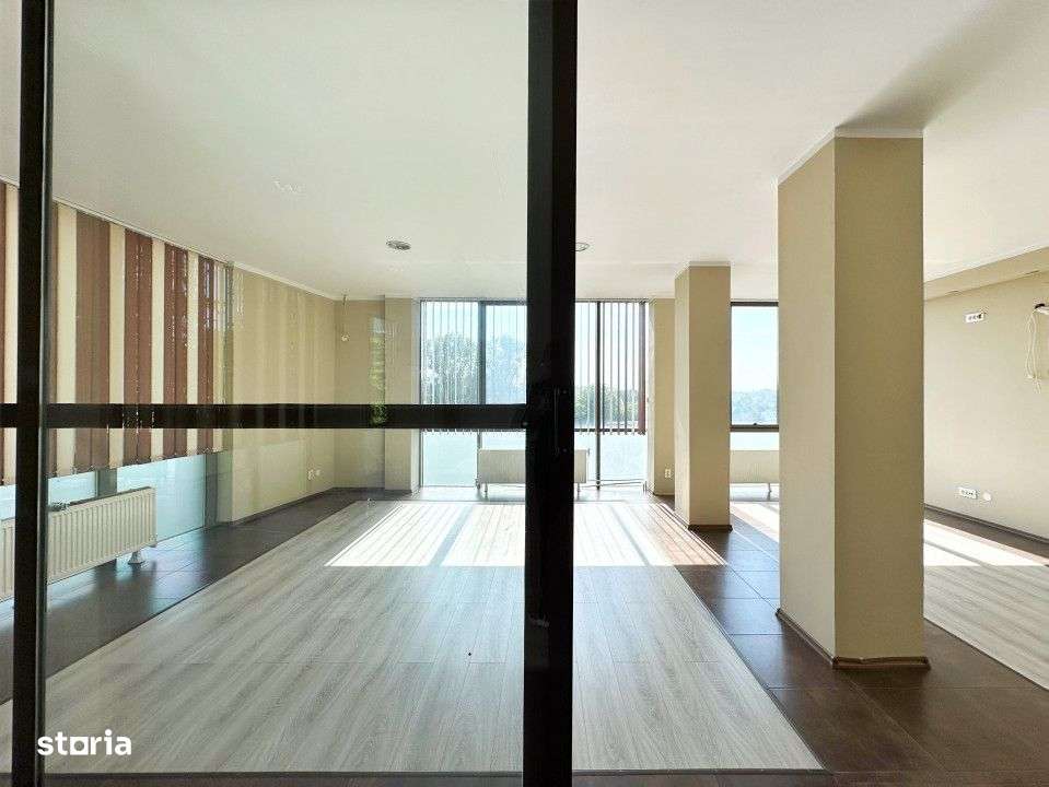 Spatiu comercial stradal cu locuri de parcare privata - Imagine principală: 5/16