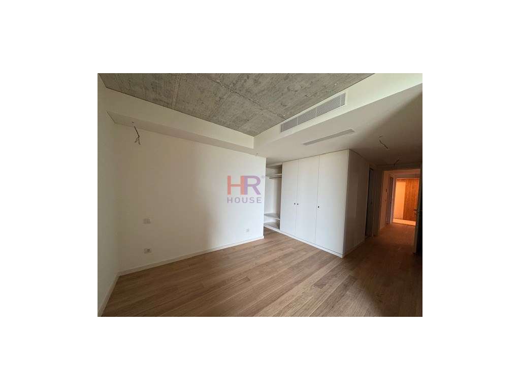 Apartamento T1 Novo com Varandas e Vistas Deslumbrantes em Coimbra.-9