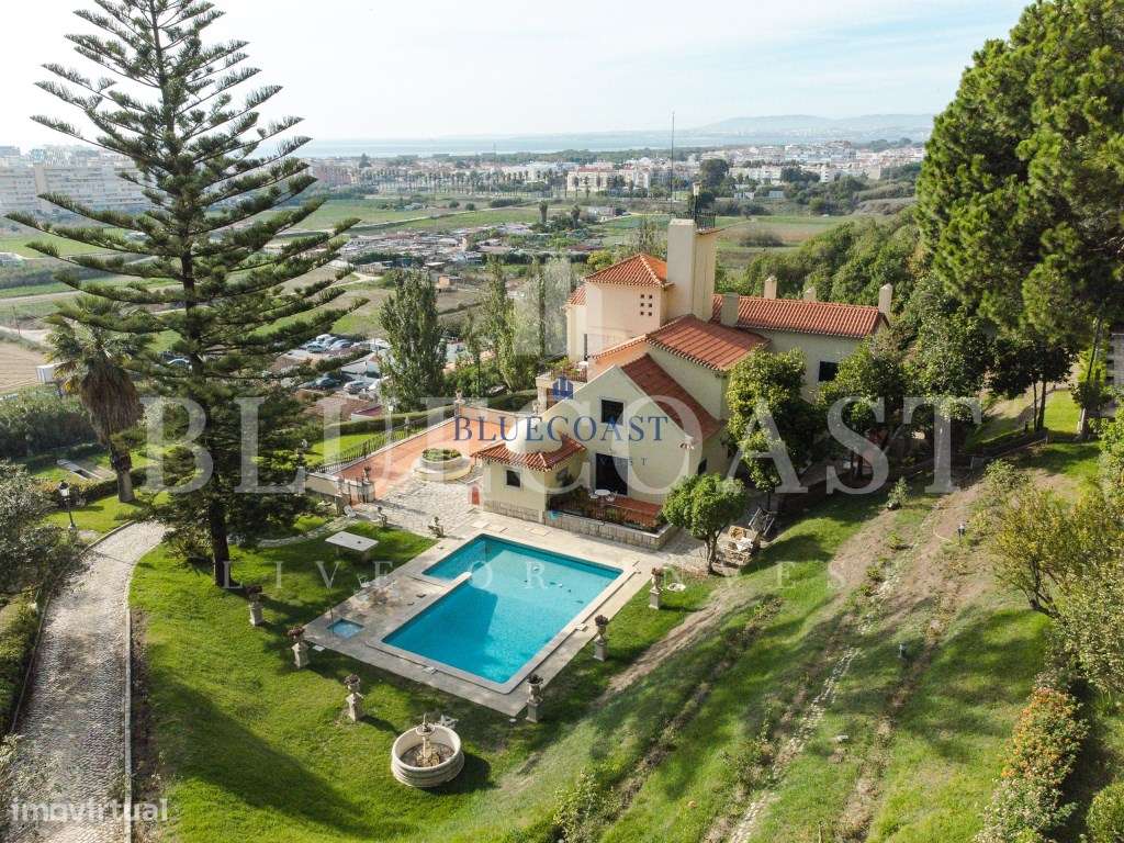 Fantástico Palacete com vista única na Costa da Caparica-45