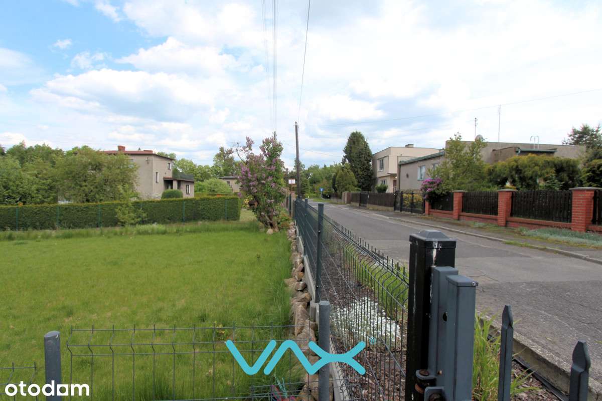 Dom w centrum, duża działka, garaże-17