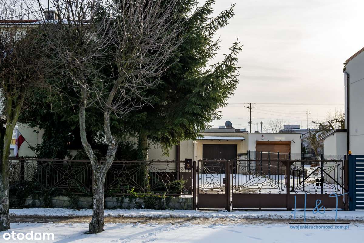 Dom z potencjałem, kawalerką i 2 garażami-7