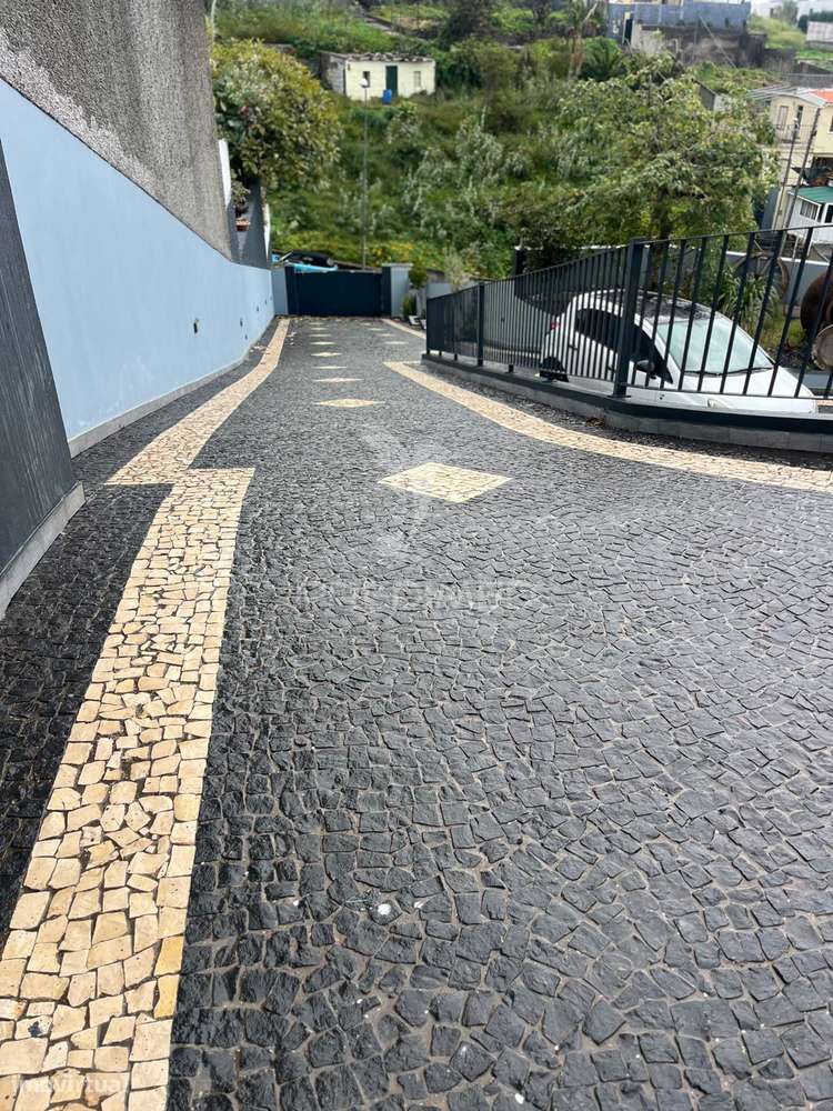 Moradia minimalista de sonho com vista deslumbrante sobre o Porto d... - Grande imagem: 5/11