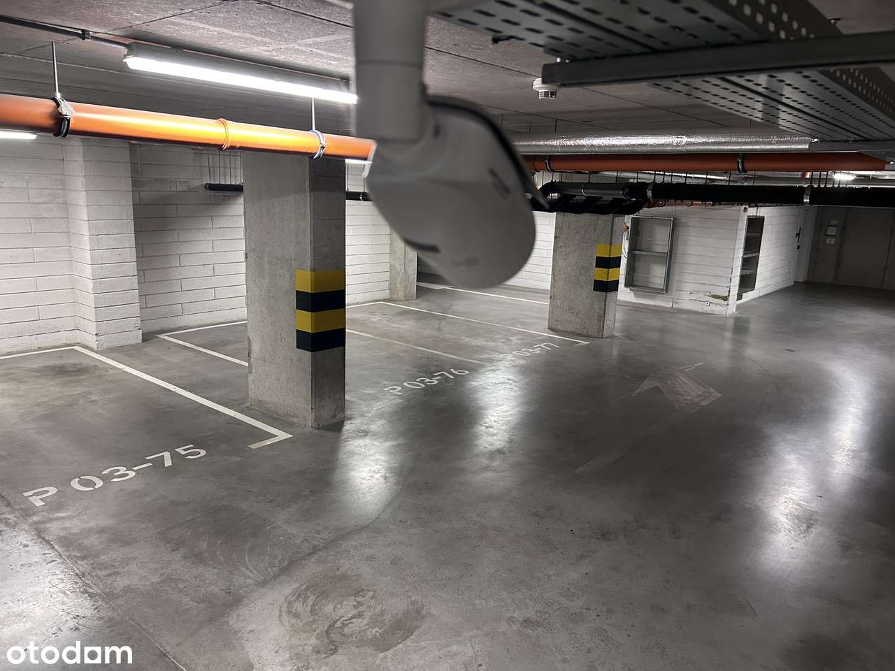 2,8 m x5 m, monitorowane miejsce - koniec garażu-2