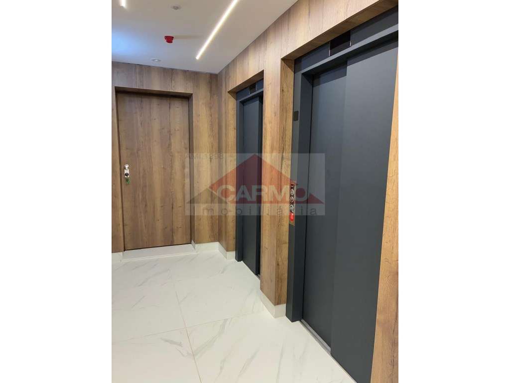 T4 com acabamentos de luxo, Condomínio com Piscina e Ginásio.(Ofert... - Grande imagem: 4/33