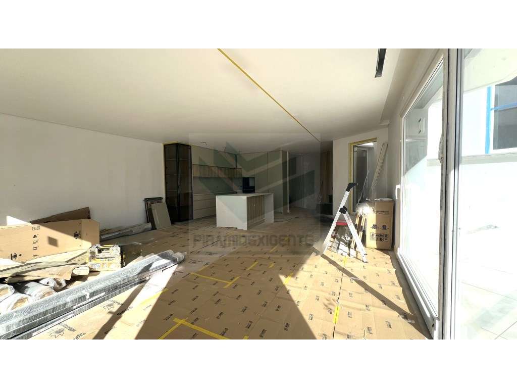 Moradia Isolada 4 Suítes, Piscina, Cave 43m2 - AZEITÃO-7