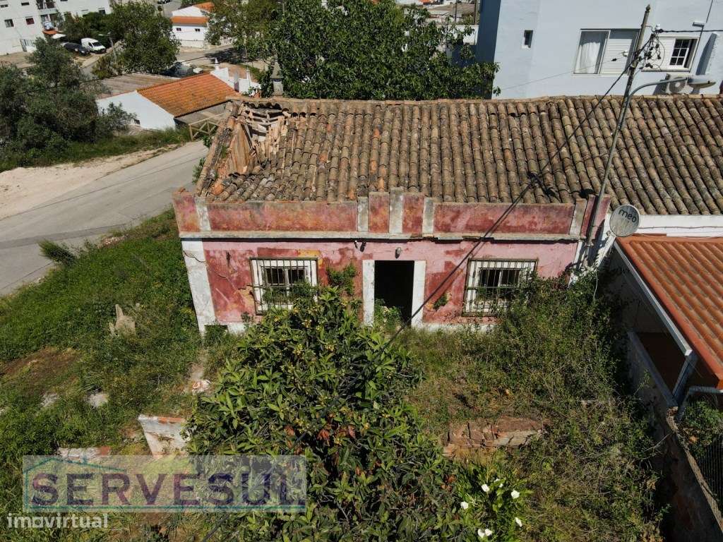 Casa Antiga Para Reconstruir Com Projeto Aprovado Para Uma Moderna