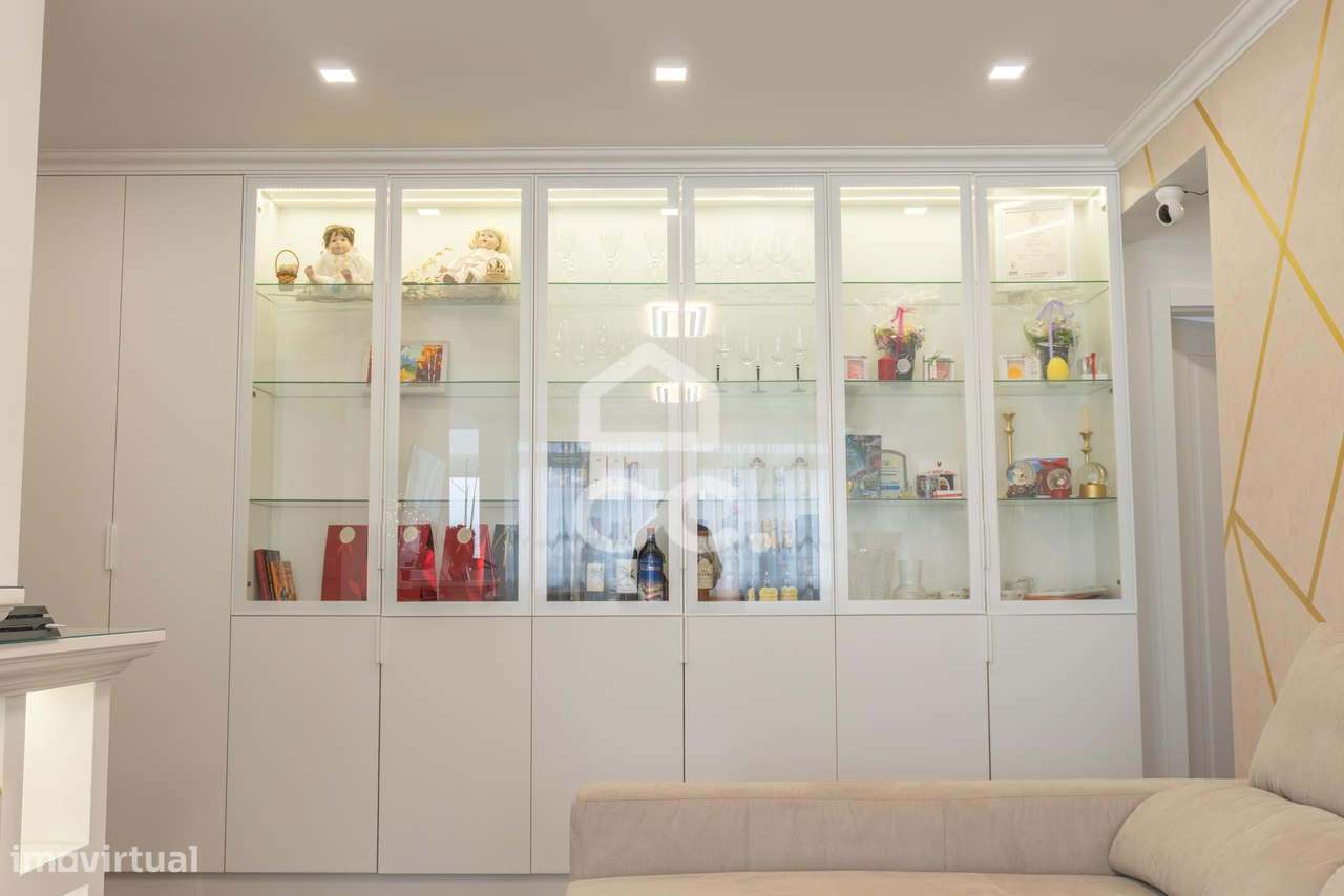 Apartamento T2  Renovado Alfornelos/ Metro-9