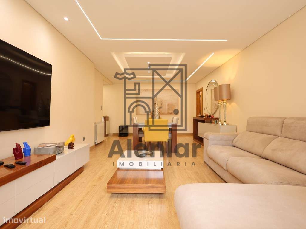 T2 no Carregado - Condominio Fechado-3