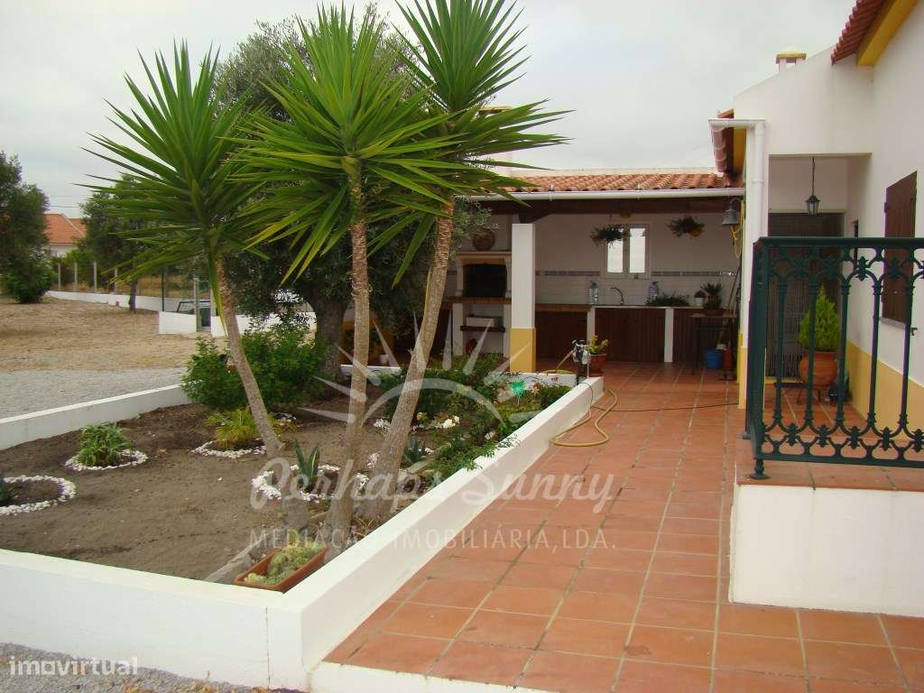 Terreno Urbano com Moradia T2 + 2 - Grande imagem: 2/34