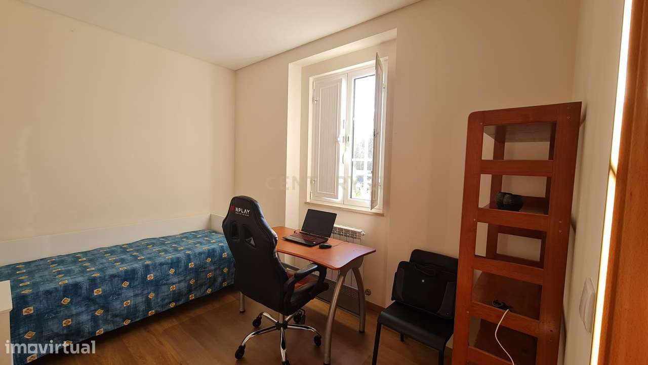 Moradia T2 Totalmente Renovada no Emblemático Bairro Camões – Entronca-5