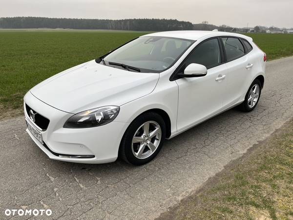 Volvo V40 T2 Momentum - 1