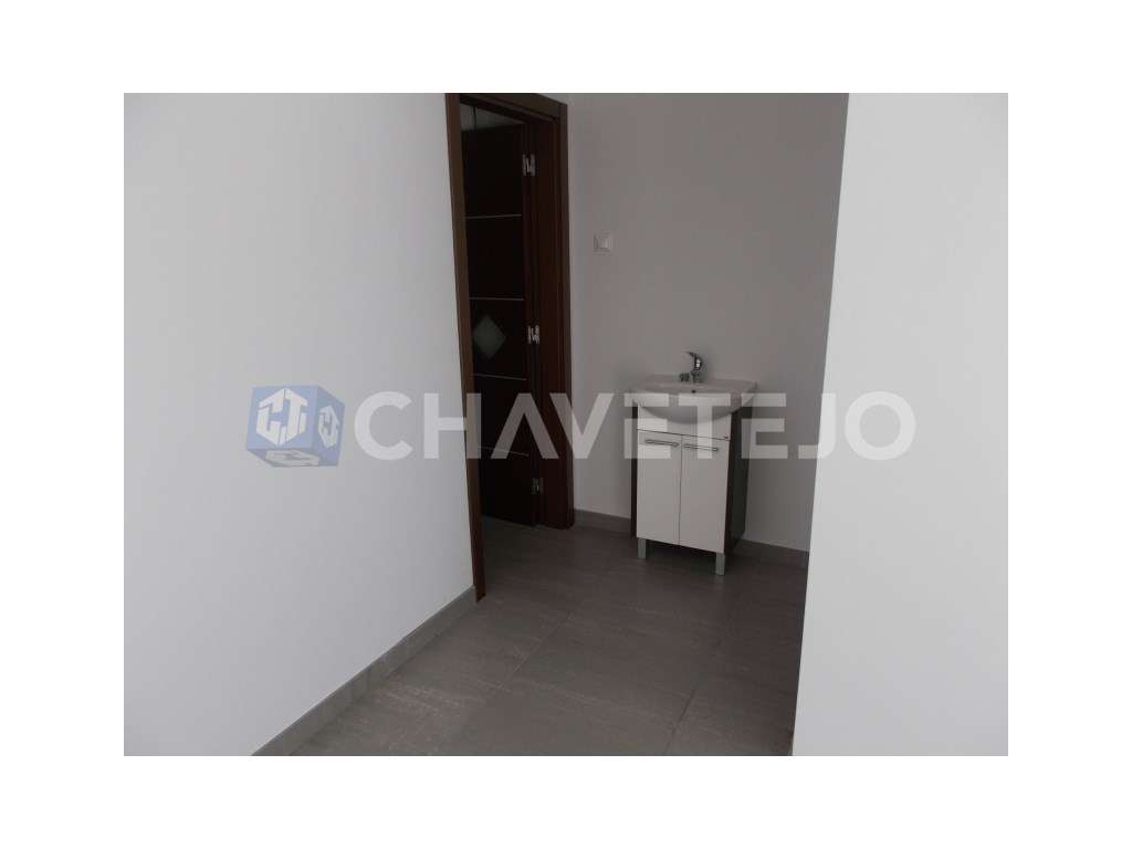 Loja para venda, perto do estádio municipal de Tomar - Grande imagem: 5/6