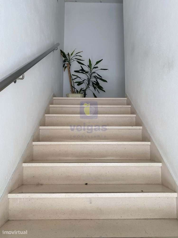 Armazém de 1 Andar frente e rés de chão trás - Grande imagem: 2/17