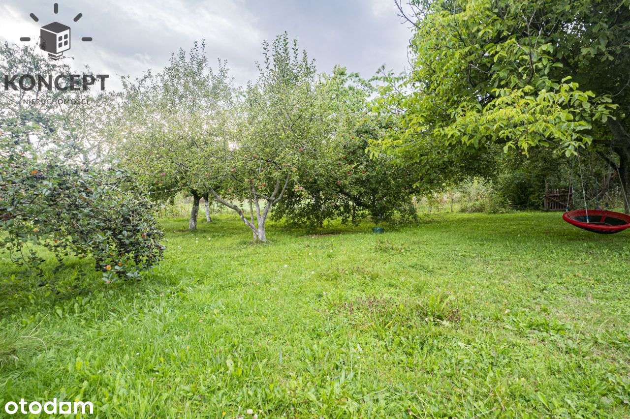 Dom z zabudowaniami z dużą, zieloną działką w cich-10