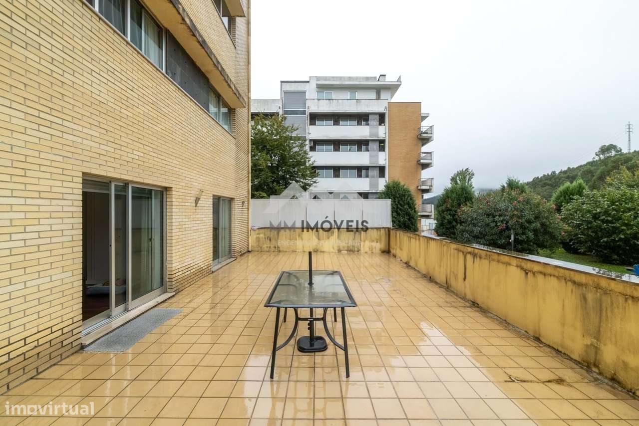 Apartamento T2 | Terraço  | 202m² | 3 Frentes | Box 2 carros | Arrumos - Grande imagem: 4/60