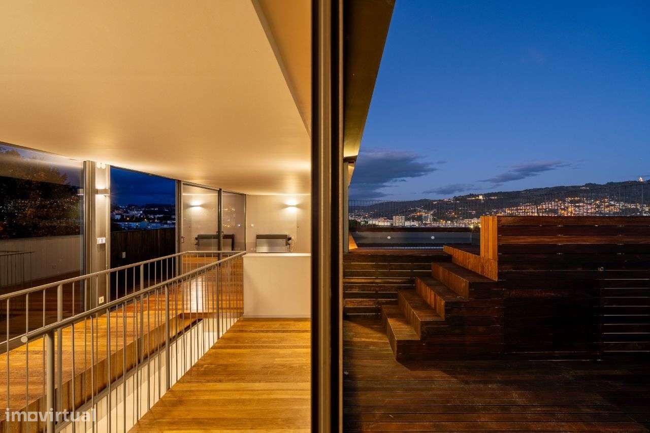 Penthouse Luxuosa com Piscina e Vistas 360º no Coração de Braga-48