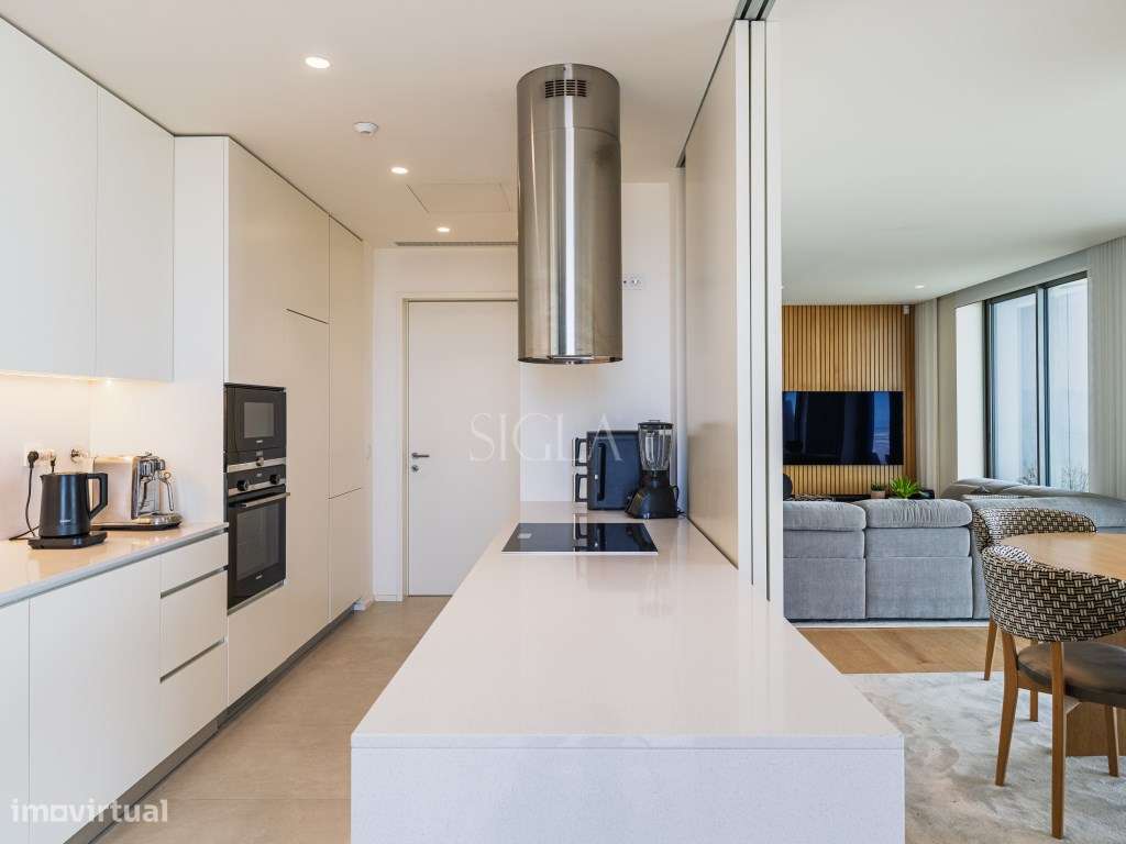 Penthouse T3 com piscina no terraço - Primeira linha de Mar-15