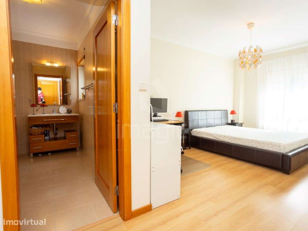 Apartamento T2 Usado com lugar de estacionamento em Vialonga-16