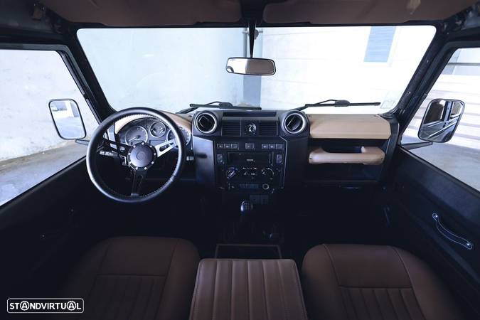 Land Rover Defender 90 SW 2.2 CRD SE - 8