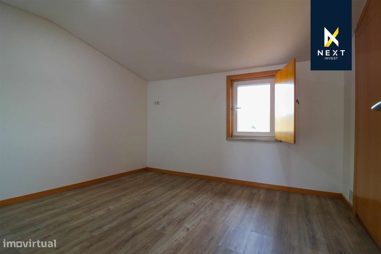 Moradia Remodelada T3 + 1 com garagem fechada-9