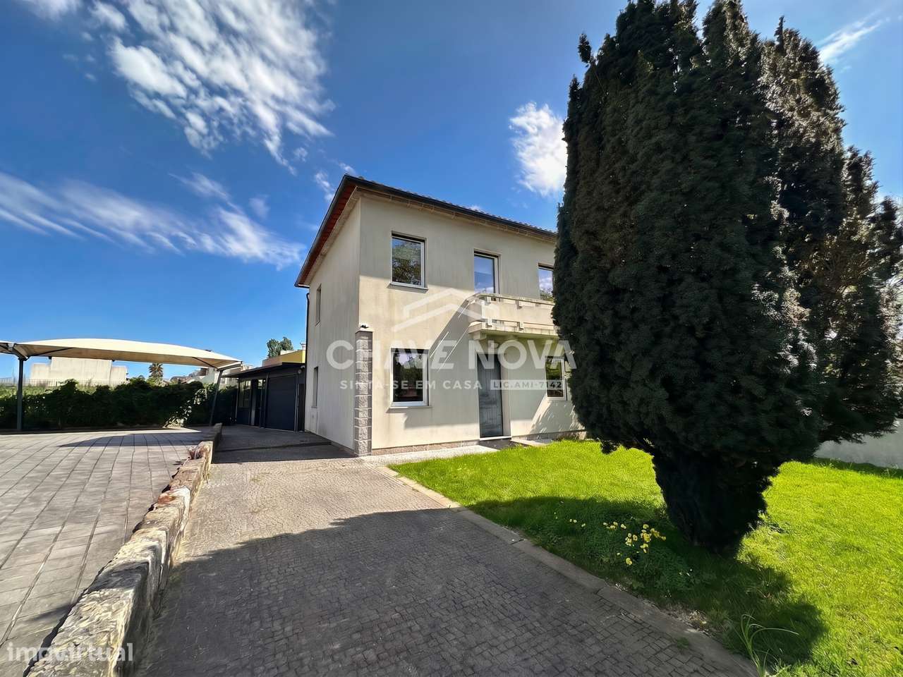 Moradia Geminada V2+1 c/ Logradouro na Senhora da Hora-0