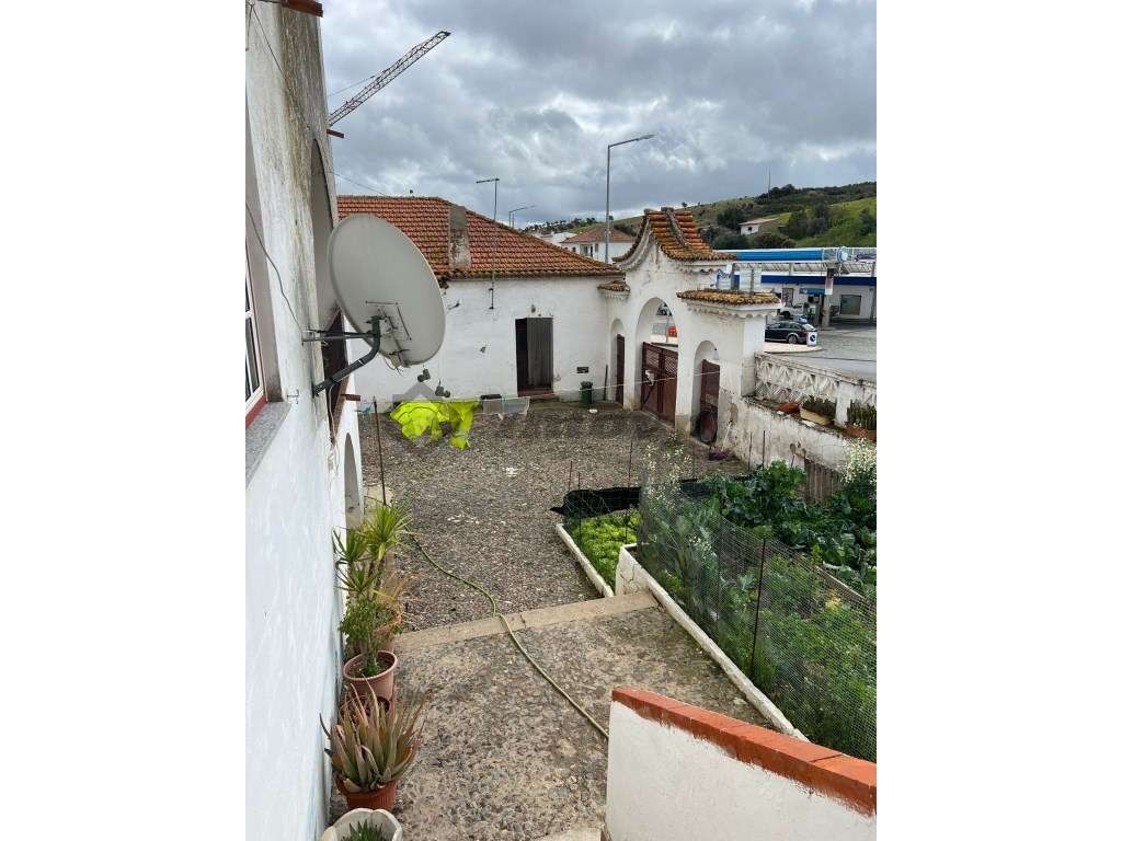 Moradia senhorial localizada na Vila de Aljustrel-10
