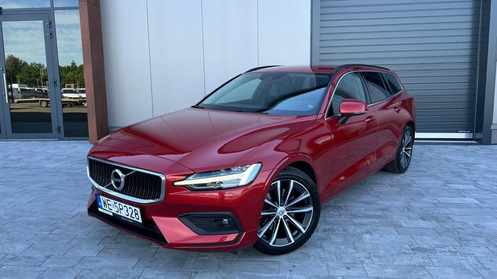 Volvo V60 II B3 B Momentum Pro 2022