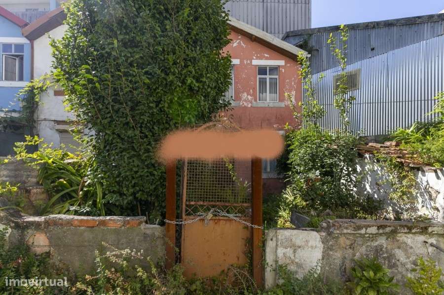 Moradia Geminada T2 para Reconstruir ao lado do Corte Inglês, em Gaia!-3