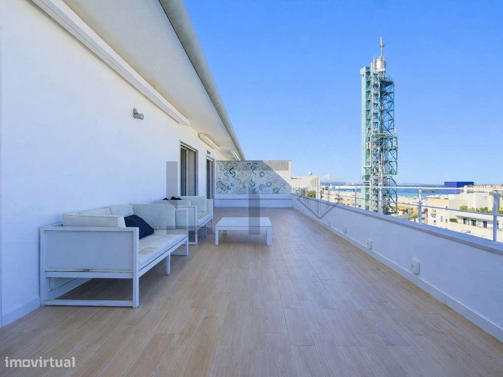 Penthouse T3 (possível T4) com Terraço, plena vista Rio e Garagem, ...-3