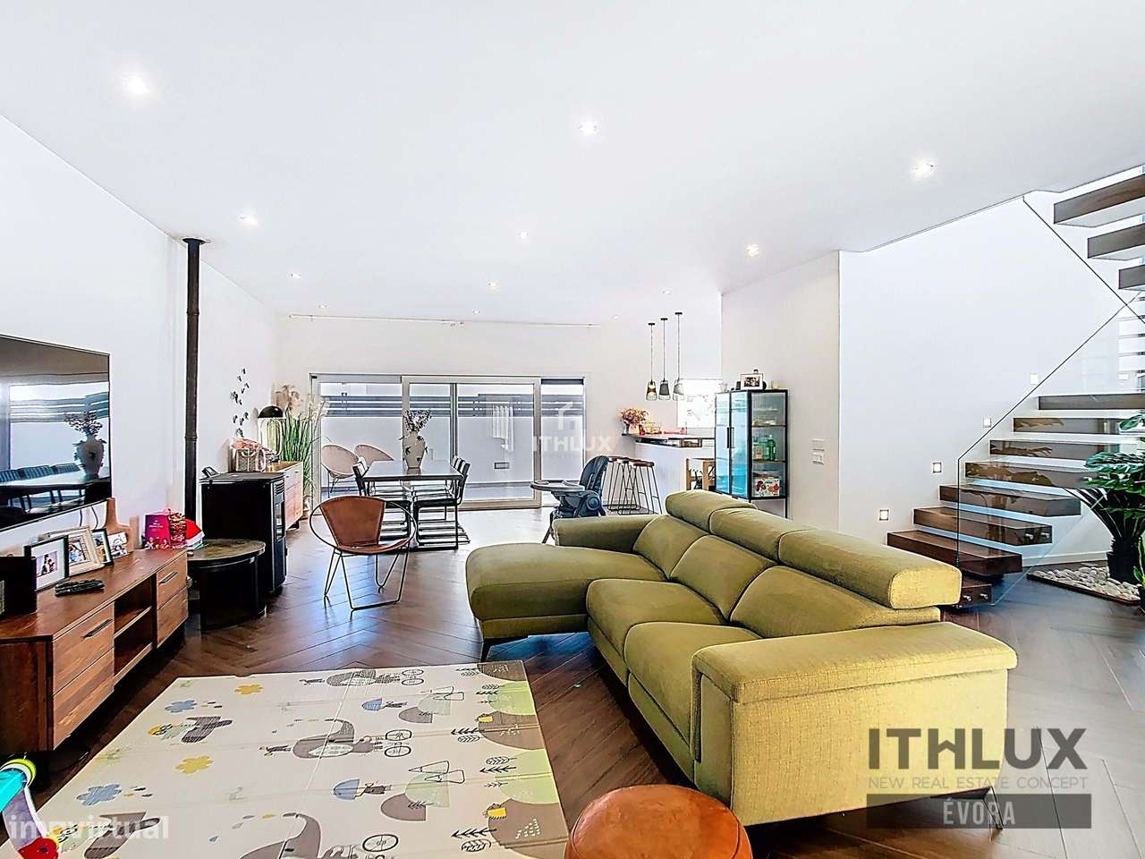 Moradia T3+1 como nova com piscina e acabamentos premium em Vila Viços - Grande imagem: 5/29