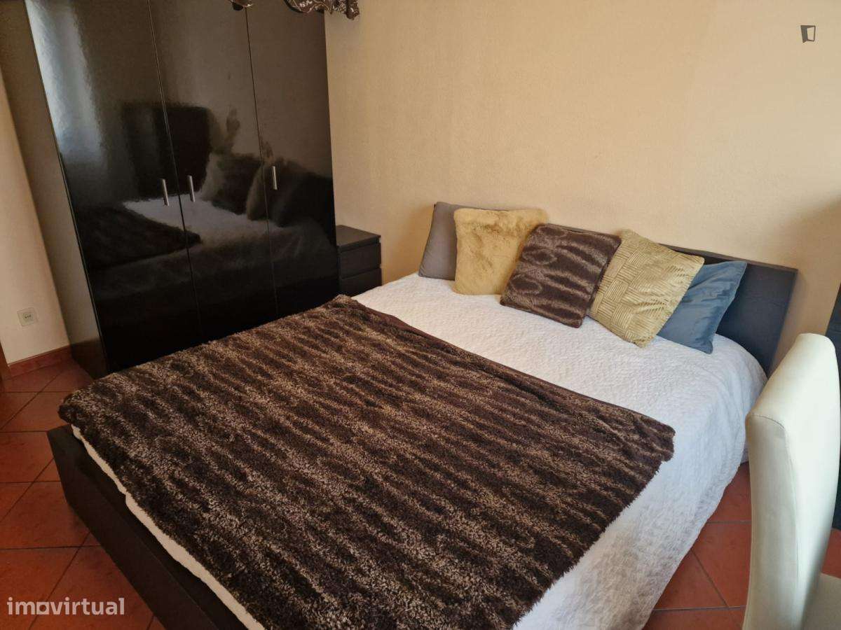 Quarto - localizado em Aveiro - Grande imagem: 5/9