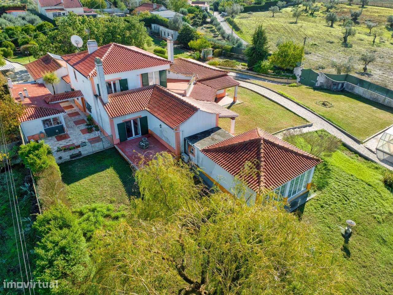 Moradia isolada, situada a poucos minutos de Santarém e a apenas 5 min - Grande imagem: 4/47