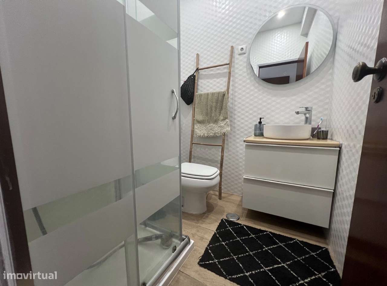 Apartamento T2 - 2 WC's , Varandas - ótima localização -Amora-13