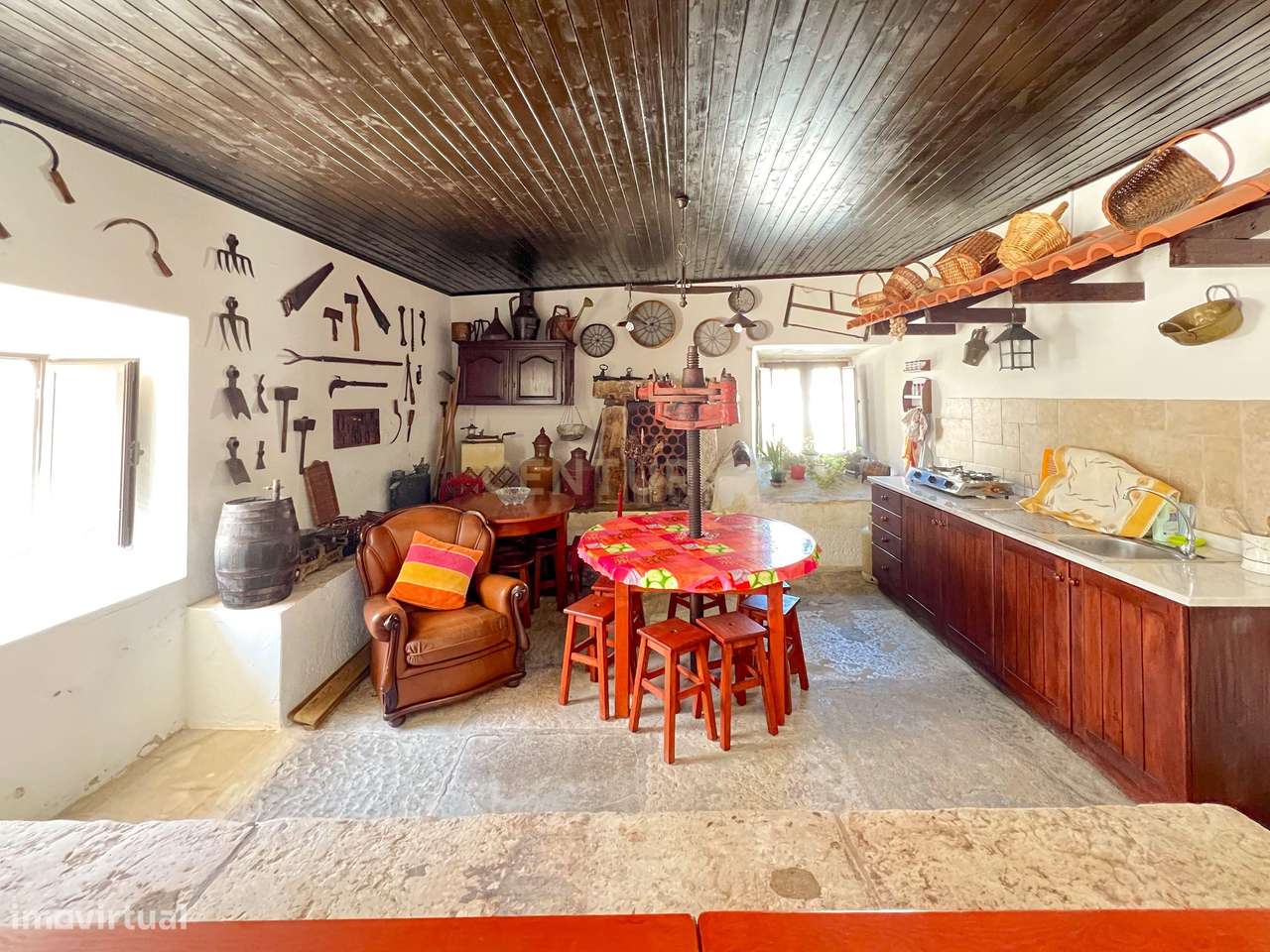 Adega/salão de tertúlias no Sirol - Dois Portos - Grande imagem: 4/21