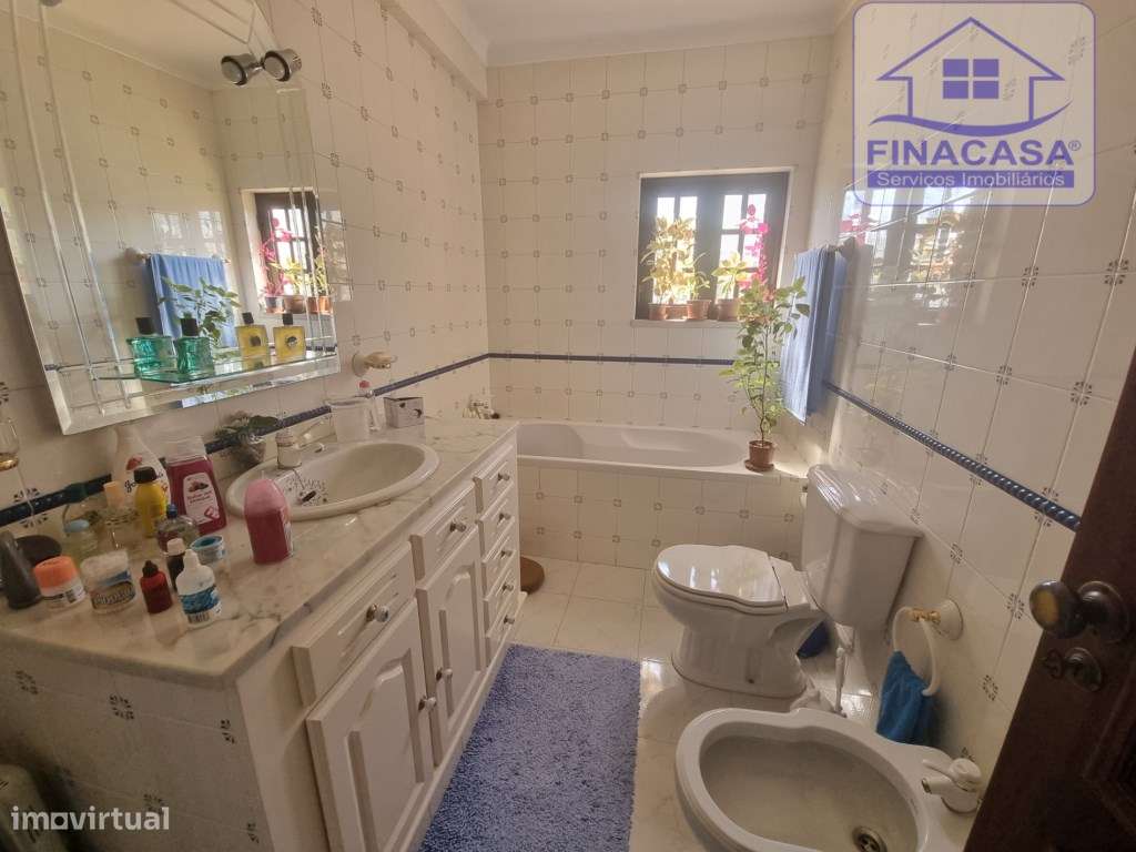 Moradia T4 isolada inserida em terreno com 5000m2 - Camarral (Palmela)-14