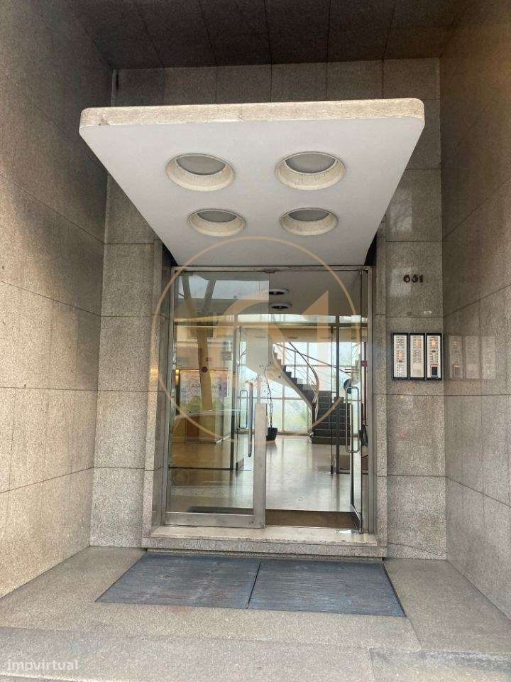 Escritório para arrendamento na baixa do Porto. - Grande imagem: 2/14