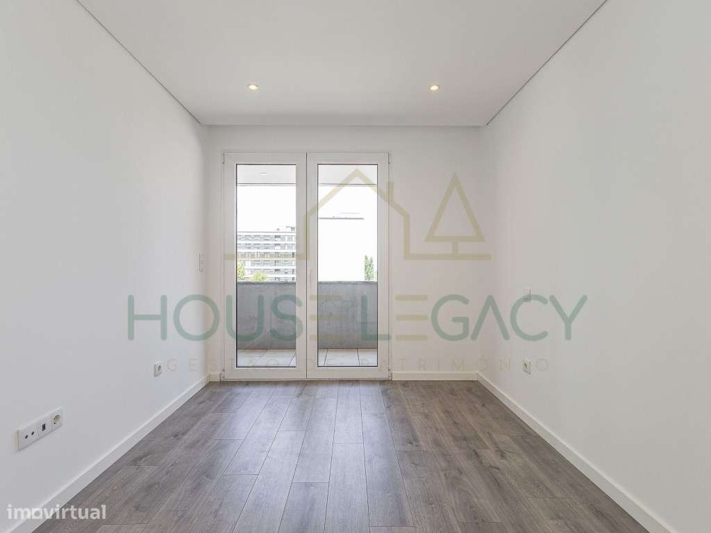 Apartamento T2 em frente ao Hospital São João-16