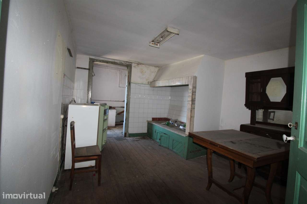 Prédio para remodelar, com projeto / Louriçal /Pombal - Grande imagem: 2/13